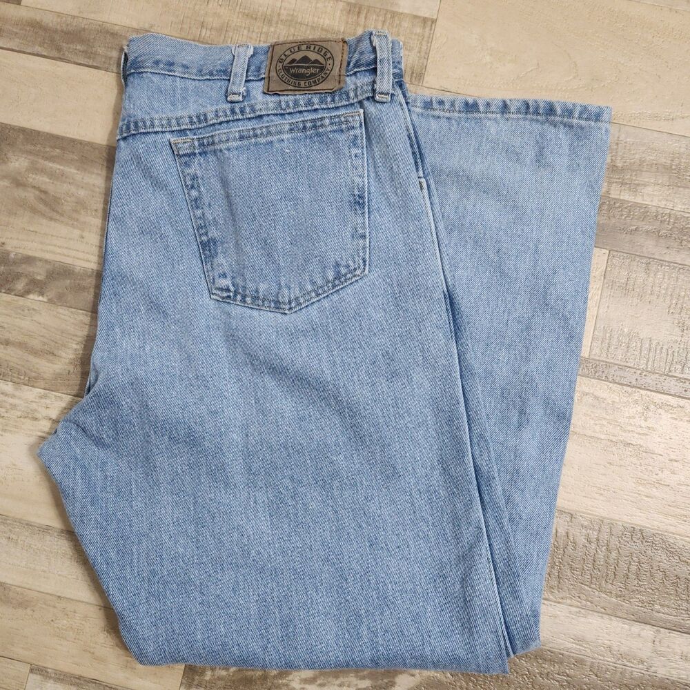 Wrangler Blue Ridge Mens Jeans 38x30 Light Wash Denim Relaxed Fit Classic Blue